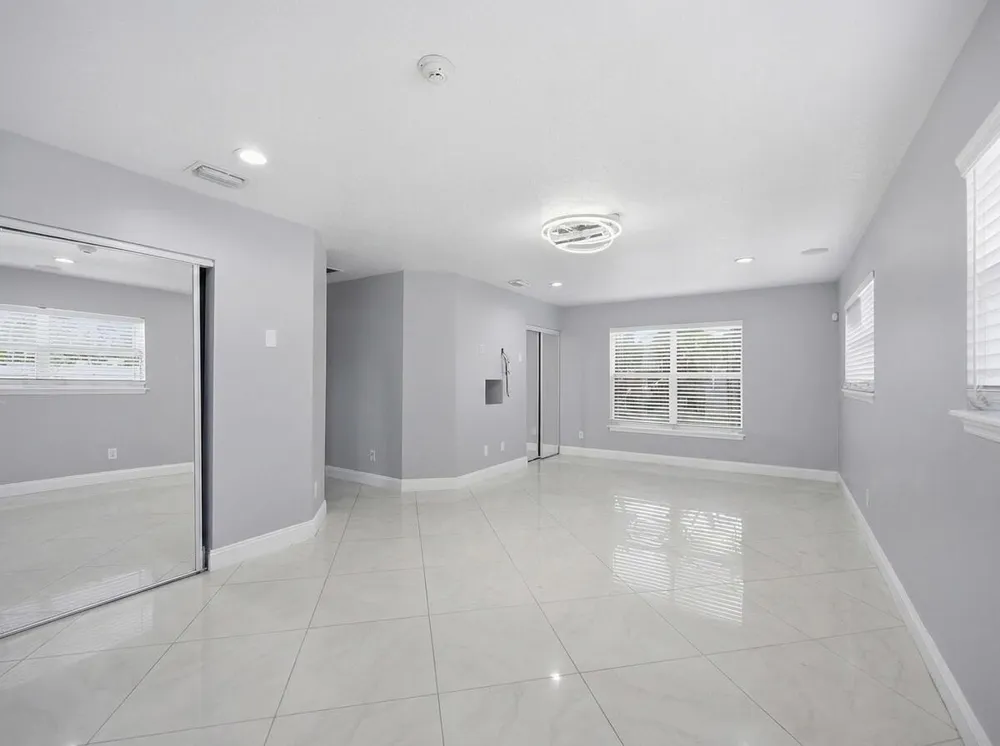 434 Australian Circle Lake Park, FL 33403