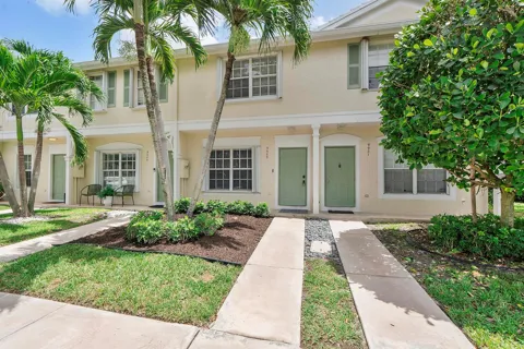 9905 NW 57th Manor
