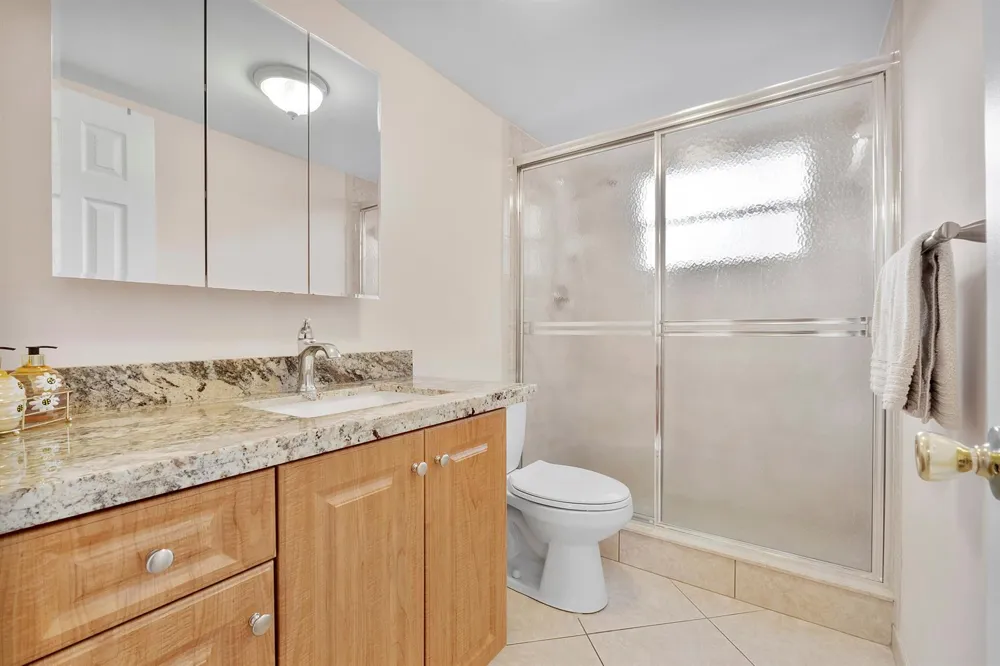 4270 NW 40th Street #205 Lauderdale Lakes, FL 33319