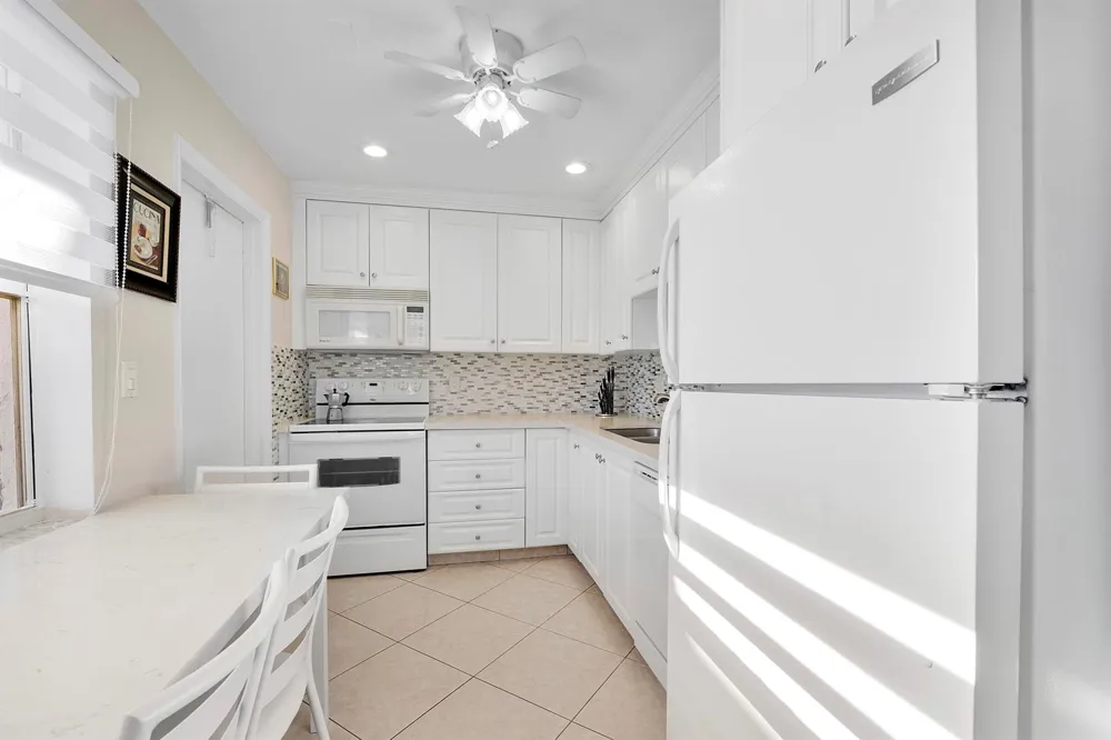 4270 NW 40th Street #205 Lauderdale Lakes, FL 33319