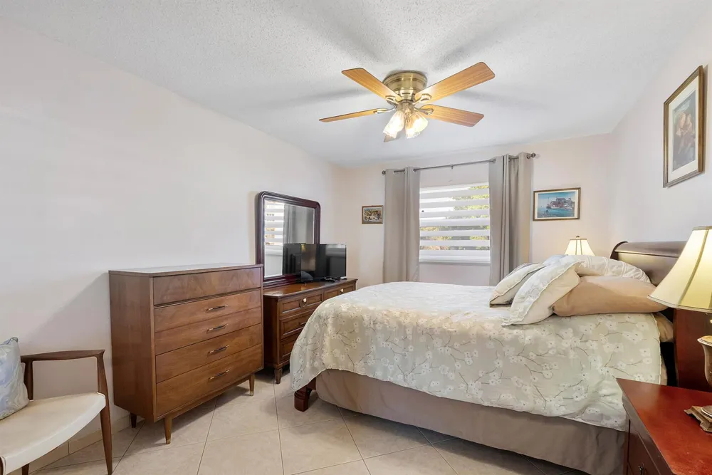 4270 NW 40th Street #205 Lauderdale Lakes, FL 33319