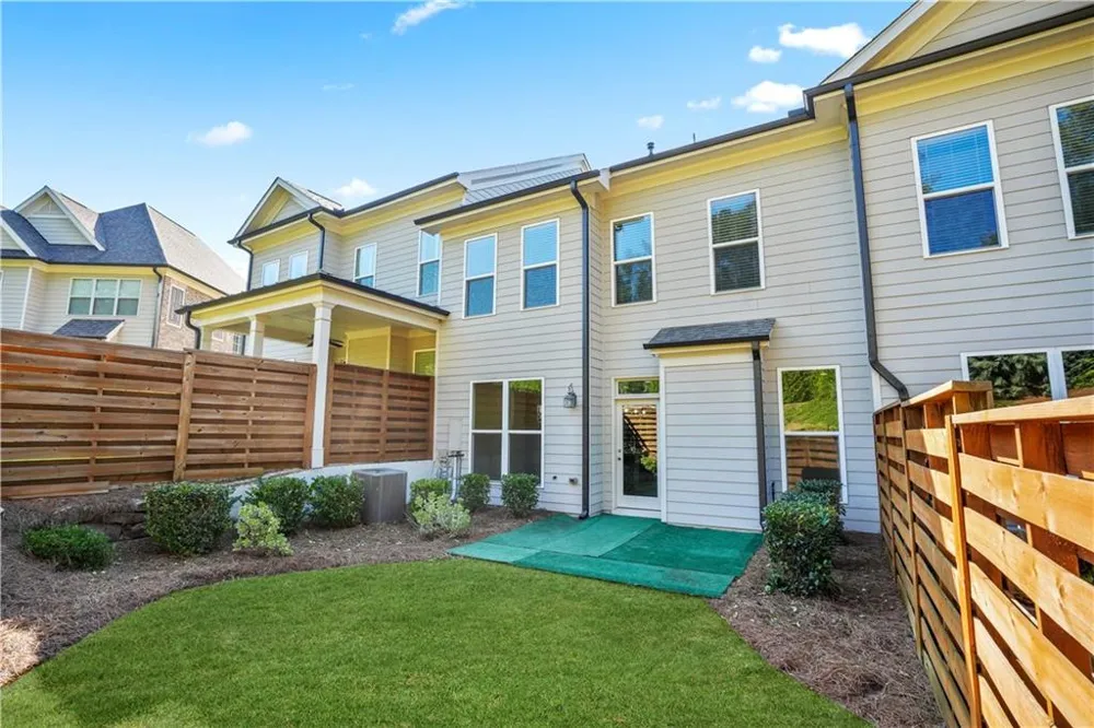 1011 Towneship Way Roswell, GA 30075