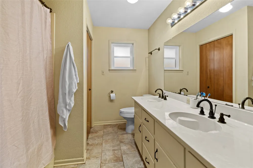 8 Circle Drive Teague, TX 75860