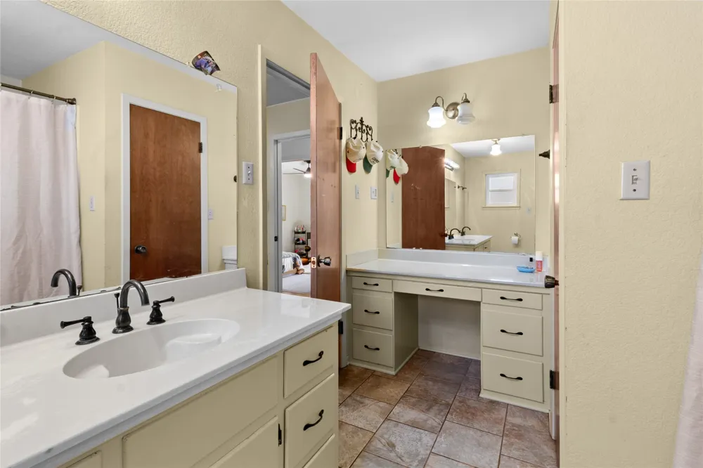 8 Circle Drive Teague, TX 75860