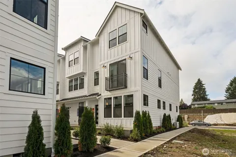 12071 127th Avenue Ct E