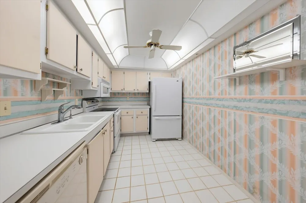 255 DOLPHIN POINT #307 Clearwater Beach, FL 33767