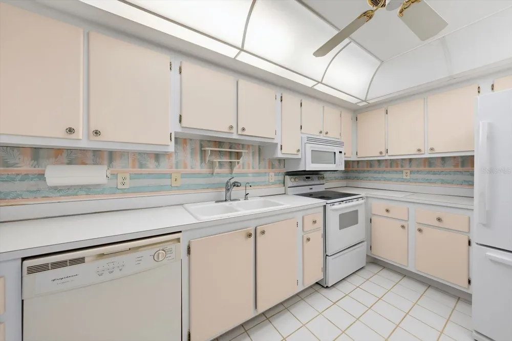 255 DOLPHIN POINT #307 Clearwater Beach, FL 33767