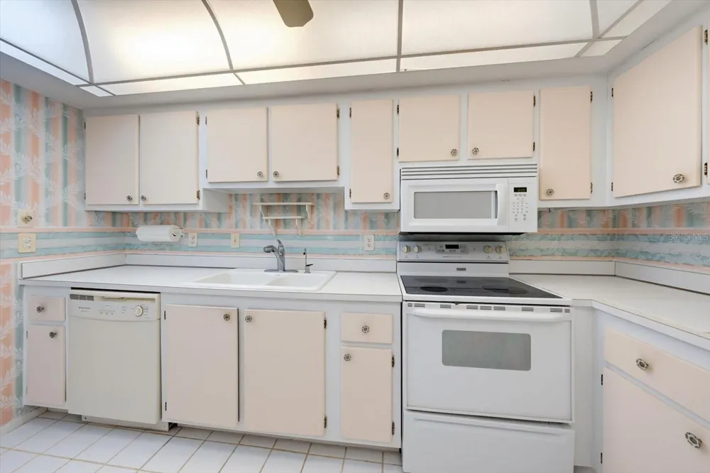 255 DOLPHIN POINT #307 Clearwater Beach, FL 33767