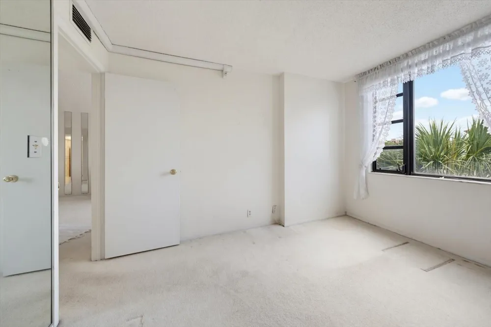255 DOLPHIN POINT #307 Clearwater Beach, FL 33767