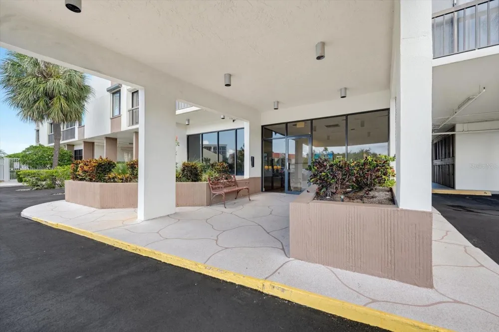 255 DOLPHIN POINT #307 Clearwater Beach, FL 33767