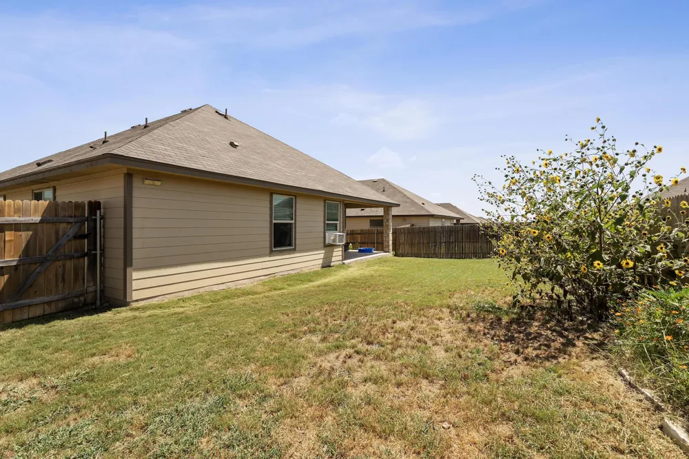 112 Pivot Drive Taylor, TX 76574