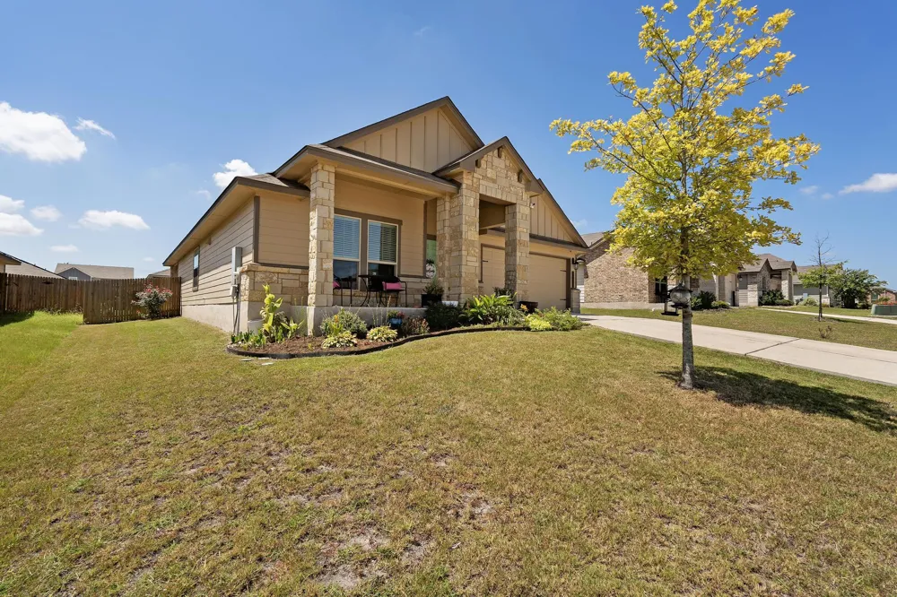 112 Pivot Drive Taylor, TX 76574