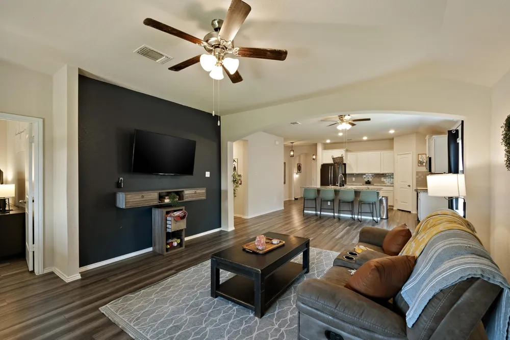 112 Pivot Drive Taylor, TX 76574