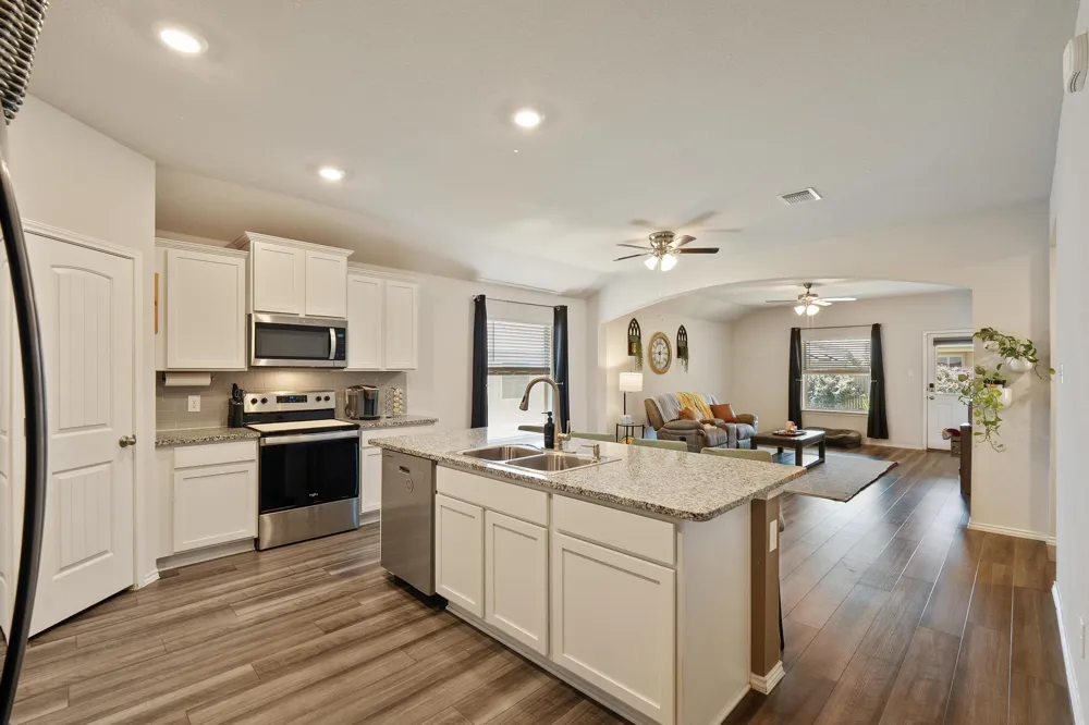112 Pivot Drive Taylor, TX 76574