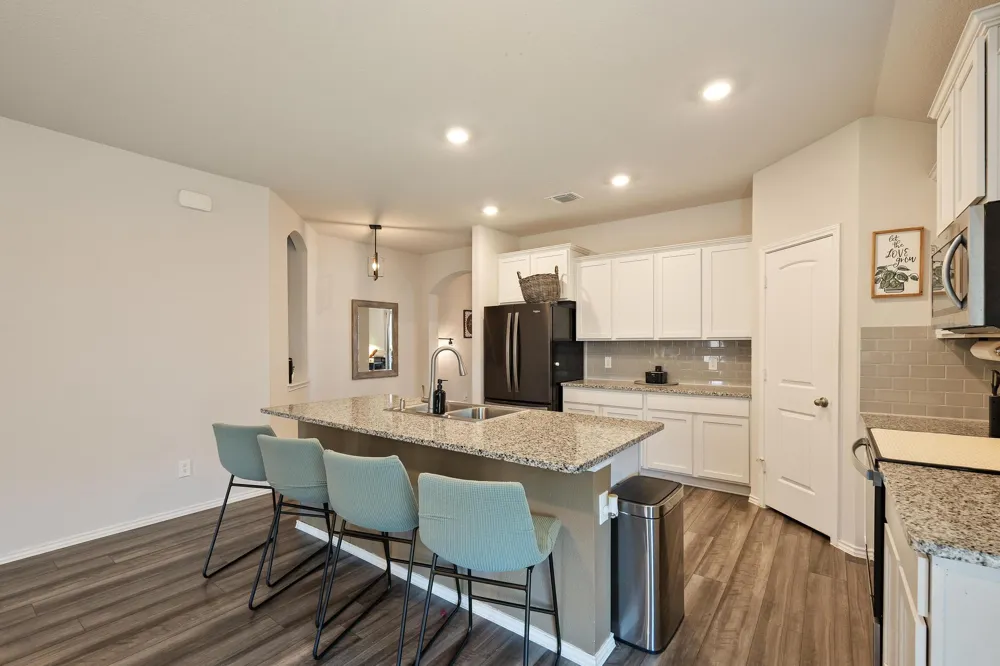 112 Pivot Drive Taylor, TX 76574
