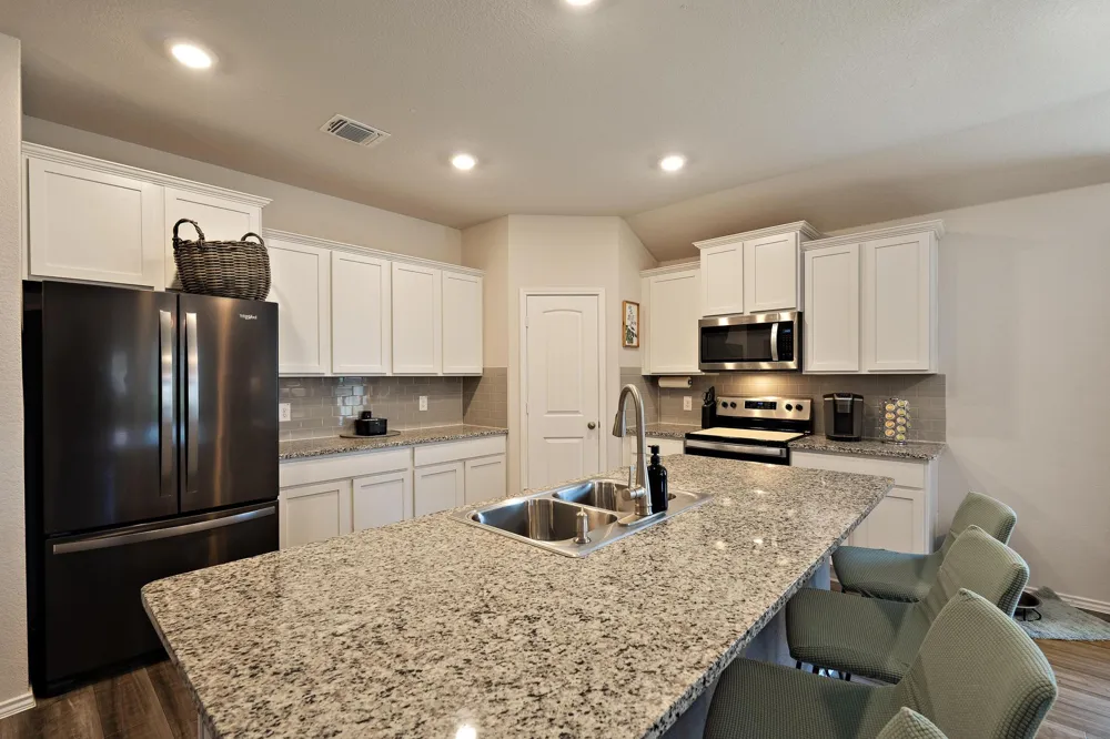 112 Pivot Drive Taylor, TX 76574