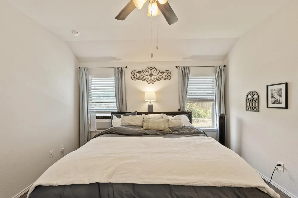112 Pivot Drive Taylor, TX 76574