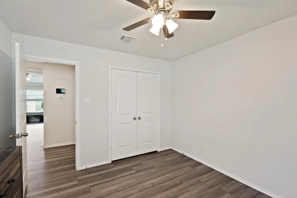 112 Pivot Drive Taylor, TX 76574