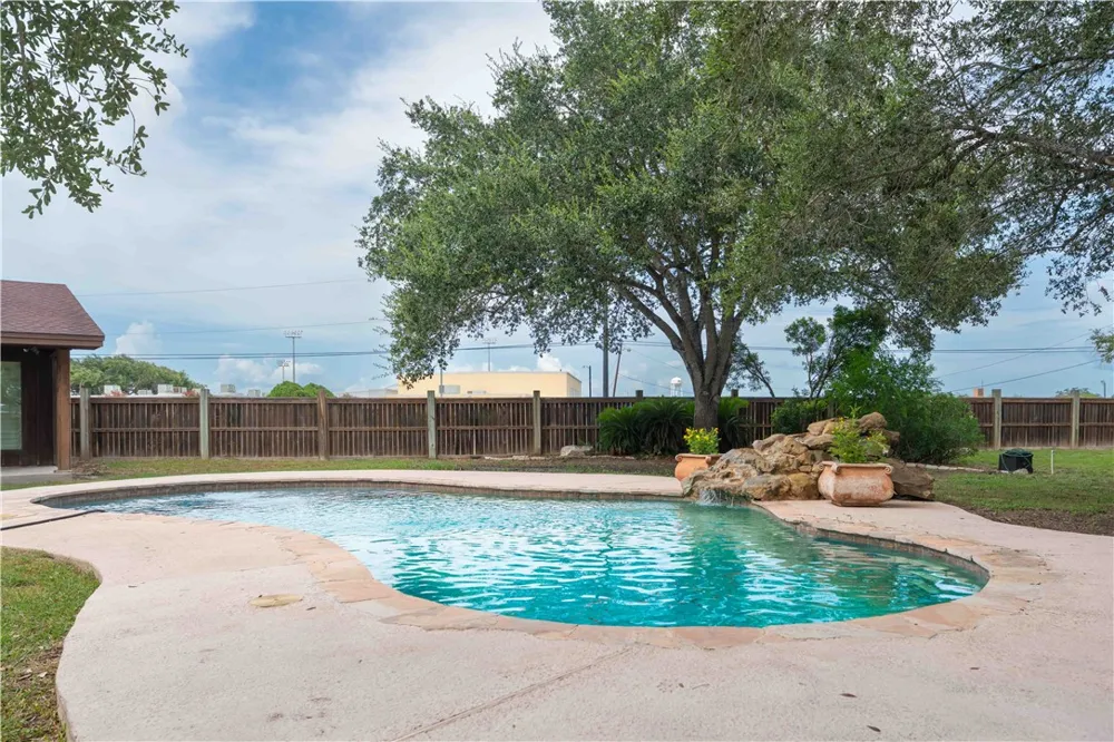 803 Thiel Street Orange Grove, TX 78372