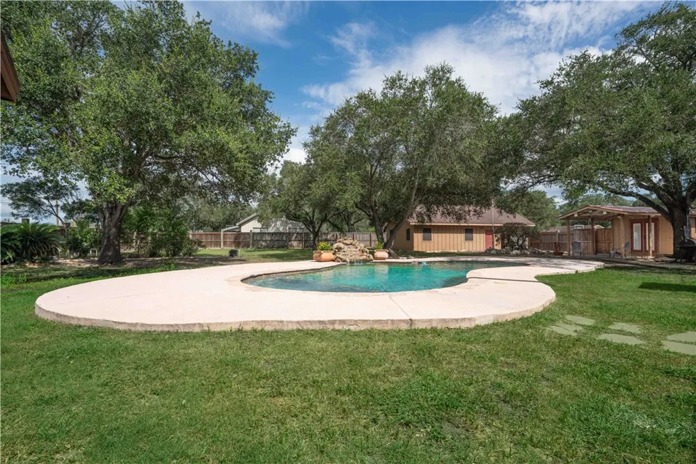 803 Thiel Street Orange Grove, TX 78372