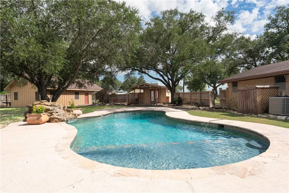 803 Thiel Street Orange Grove, TX 78372