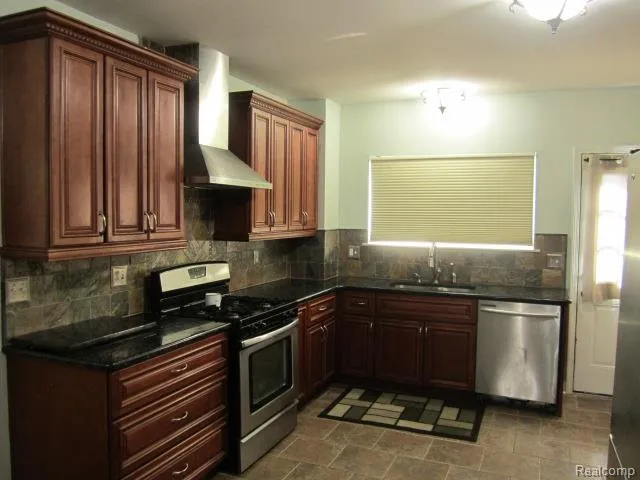 42039 Merrimac Circle Clinton Charter Township, MI 48038