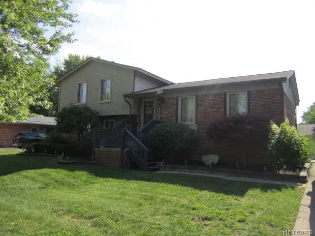 42039 Merrimac Circle Clinton Charter Township, MI 48038