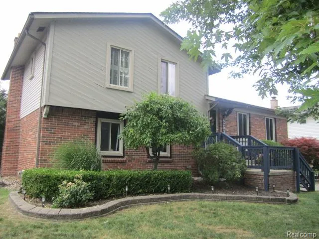 42039 Merrimac Circle Clinton Charter Township, MI 48038