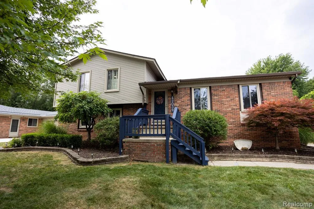 42039 Merrimac Circle Clinton Charter Township, MI 48038