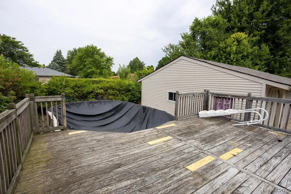 42039 Merrimac Circle Clinton Charter Township, MI 48038