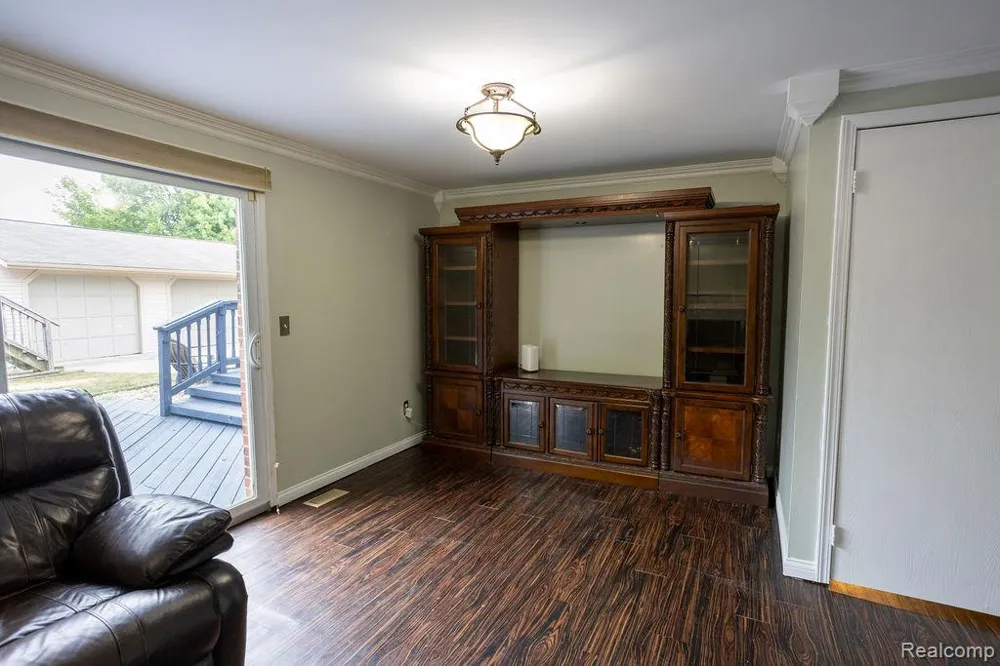 42039 Merrimac Circle Clinton Charter Township, MI 48038