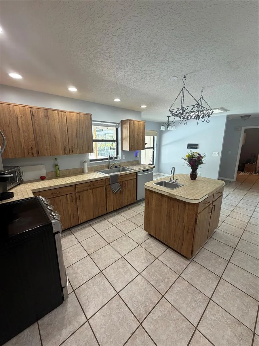5915 SHERYL ANITA STREET Oviedo, FL 32765
