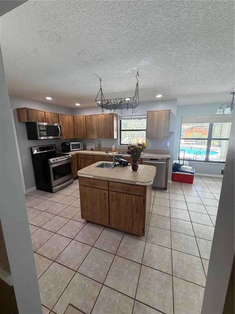 5915 SHERYL ANITA STREET Oviedo, FL 32765