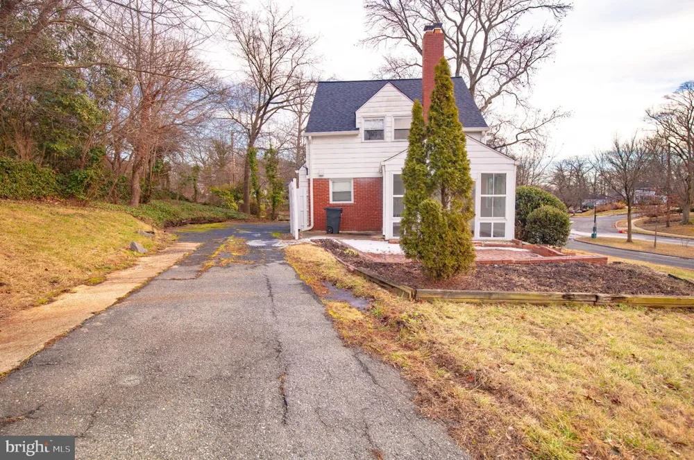 5810 GREENLEAF ROAD Cheverly, MD 20785