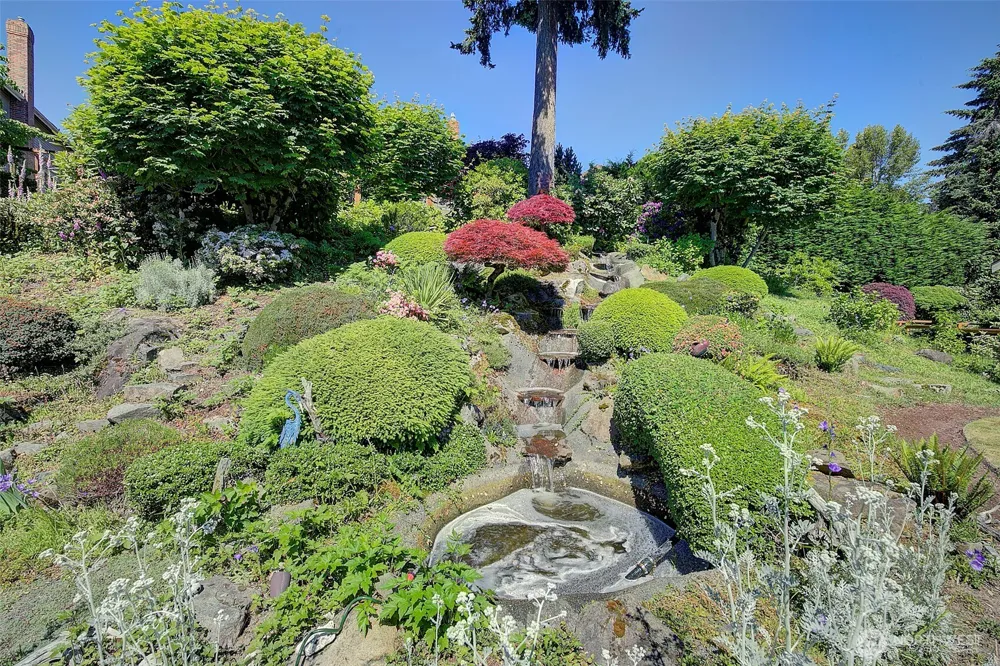 8211 128th Avenue SE Newcastle, WA 98056