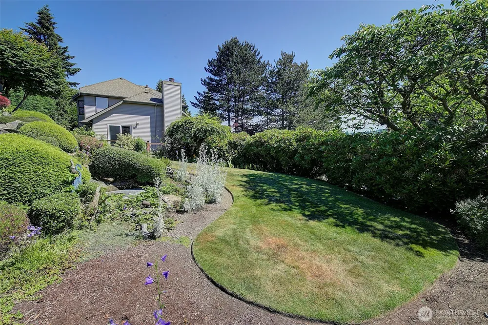 8211 128th Avenue SE Newcastle, WA 98056