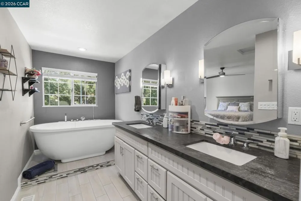 1002 Pinehurst Ct Concord, CA 94521