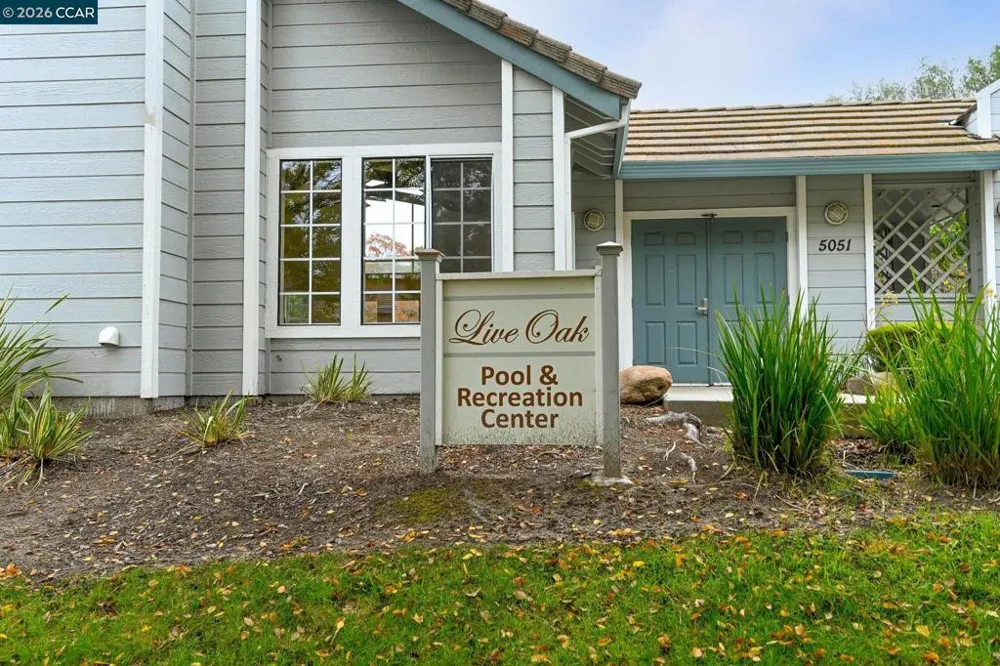 1002 Pinehurst Ct Concord, CA 94521