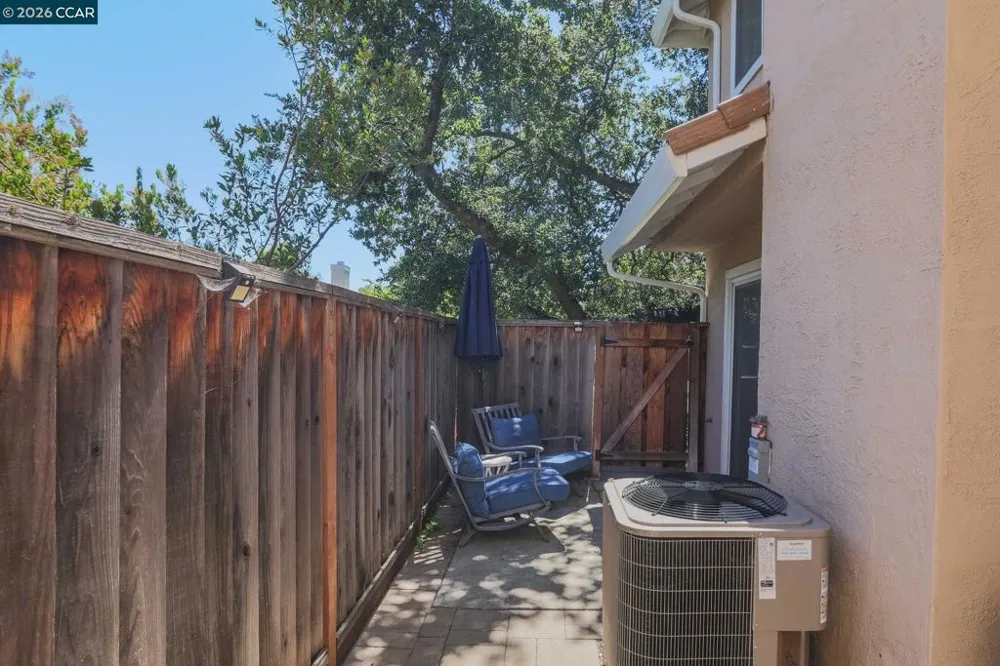 1002 Pinehurst Ct Concord, CA 94521