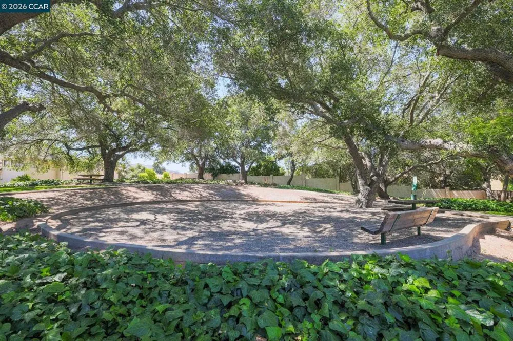 1002 Pinehurst Ct Concord, CA 94521