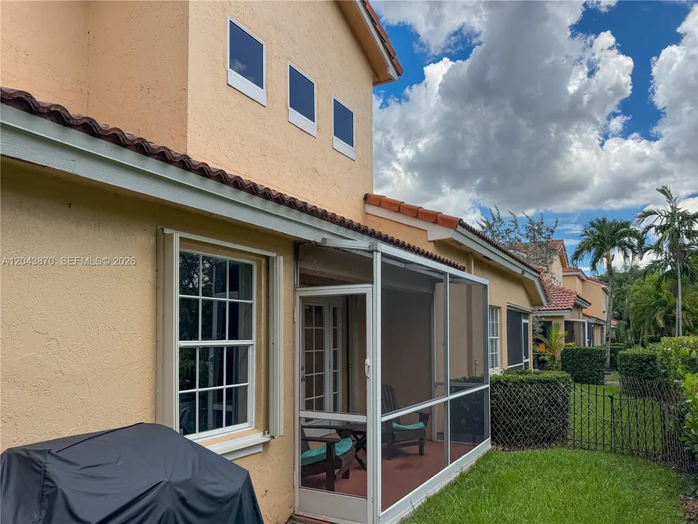 11415 Lakeview Dr #2-D Coral Springs, FL 33071