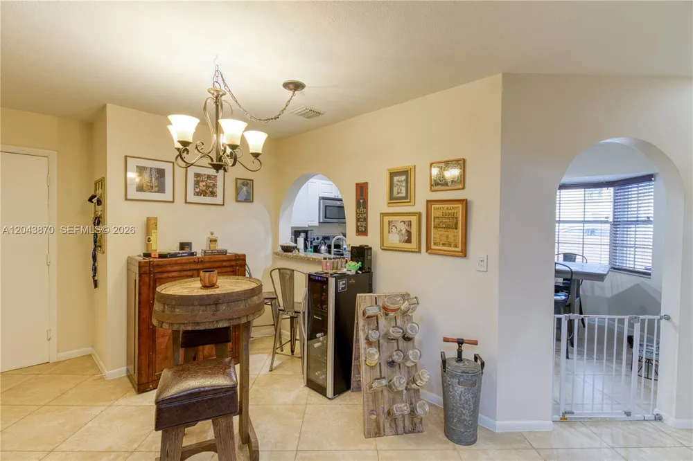 11415 Lakeview Dr #2-D Coral Springs, FL 33071