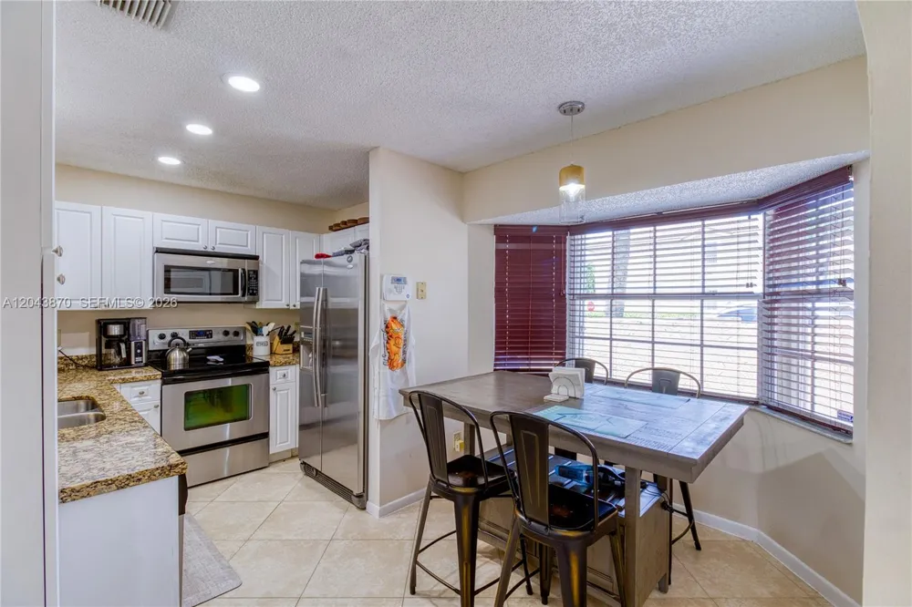 11415 Lakeview Dr #2-D Coral Springs, FL 33071