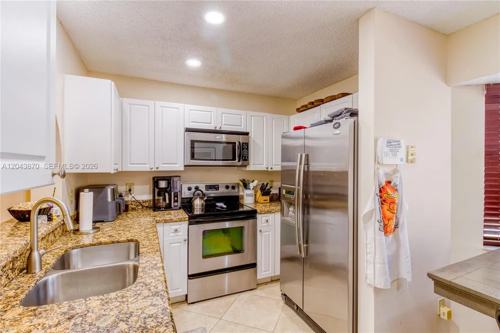 11415 Lakeview Dr #2-D Coral Springs, FL 33071