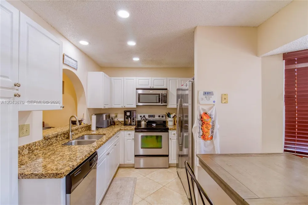 11415 Lakeview Dr #2-D Coral Springs, FL 33071
