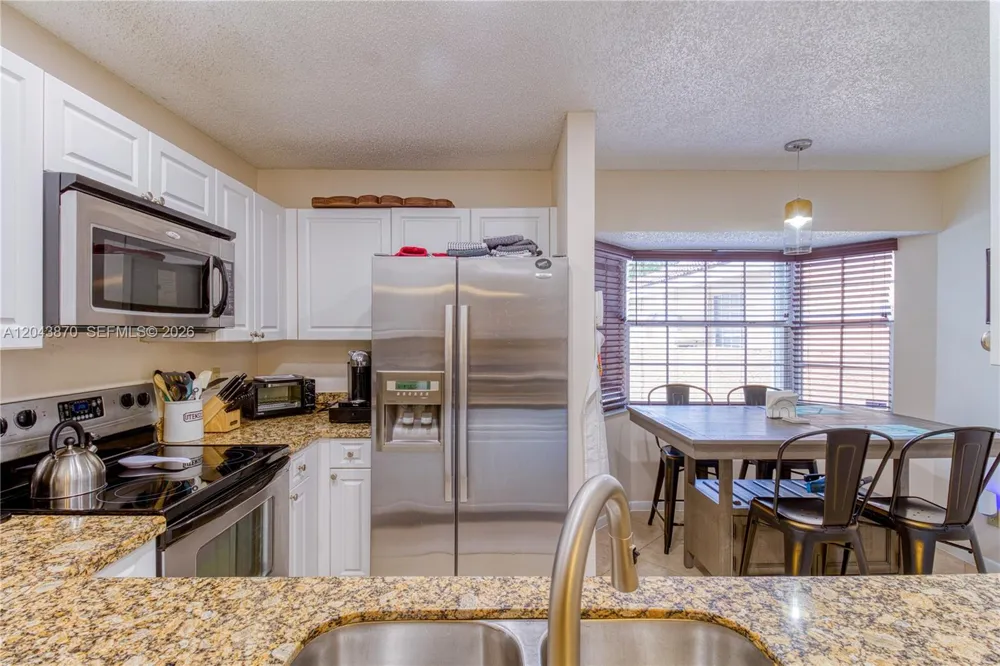 11415 Lakeview Dr #2-D Coral Springs, FL 33071