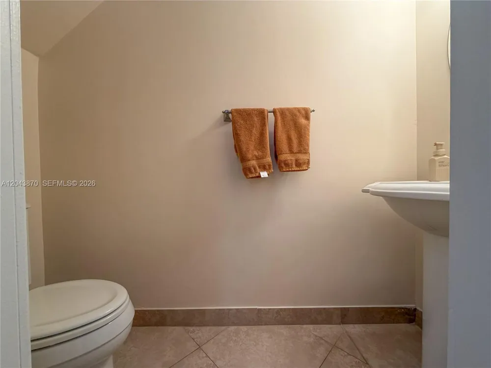 11415 Lakeview Dr #2-D Coral Springs, FL 33071
