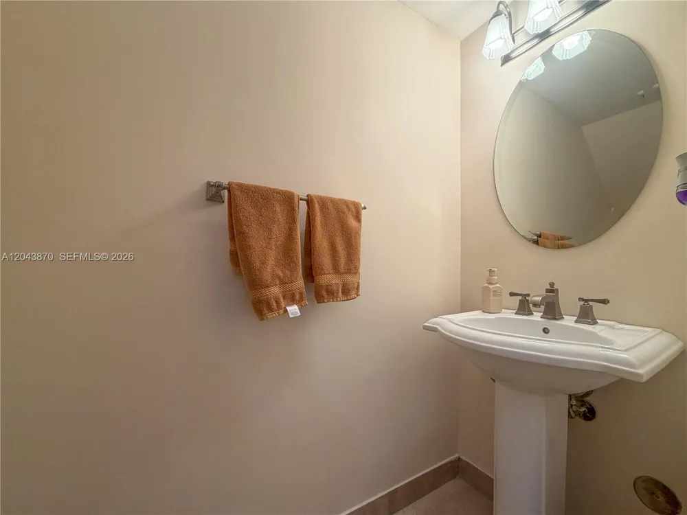 11415 Lakeview Dr #2-D Coral Springs, FL 33071