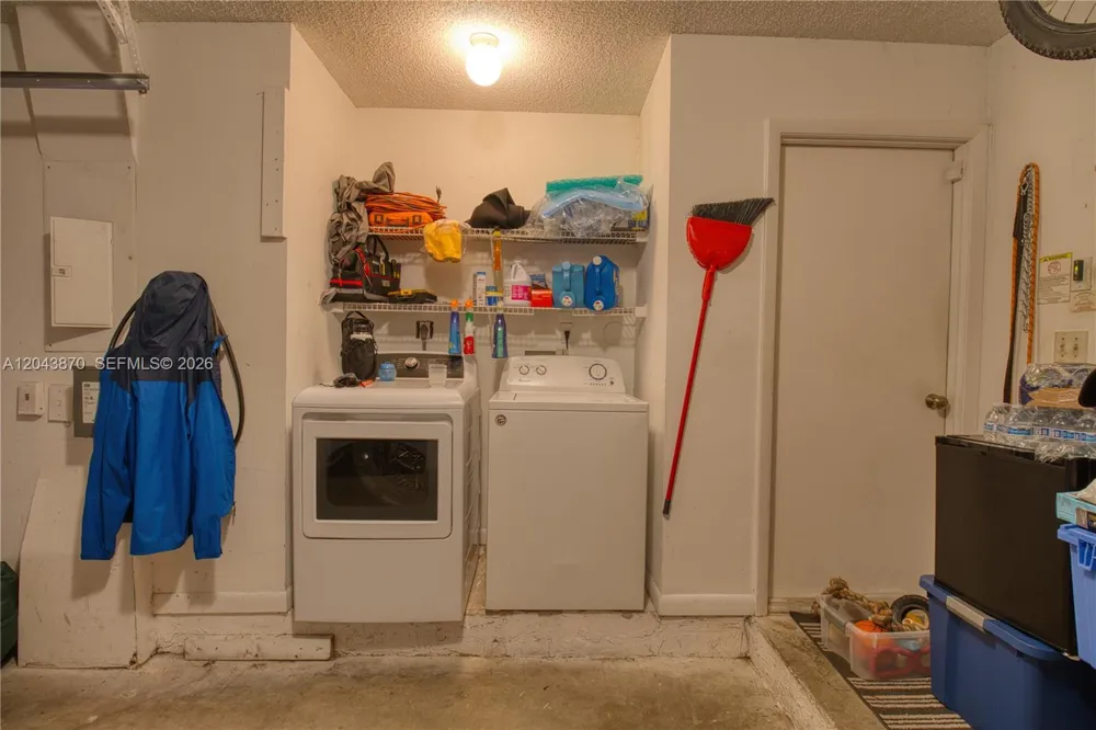 11415 Lakeview Dr #2-D Coral Springs, FL 33071