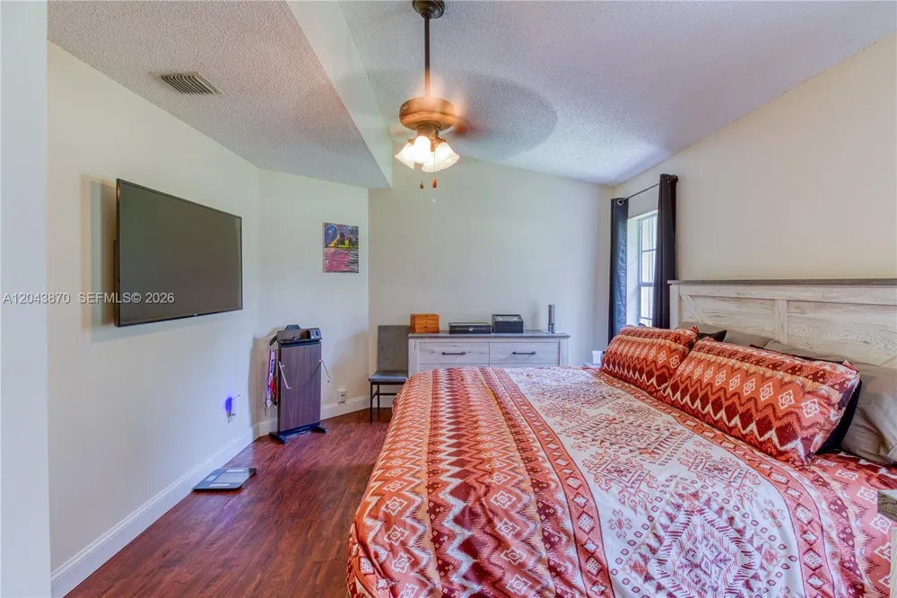 11415 Lakeview Dr #2-D Coral Springs, FL 33071